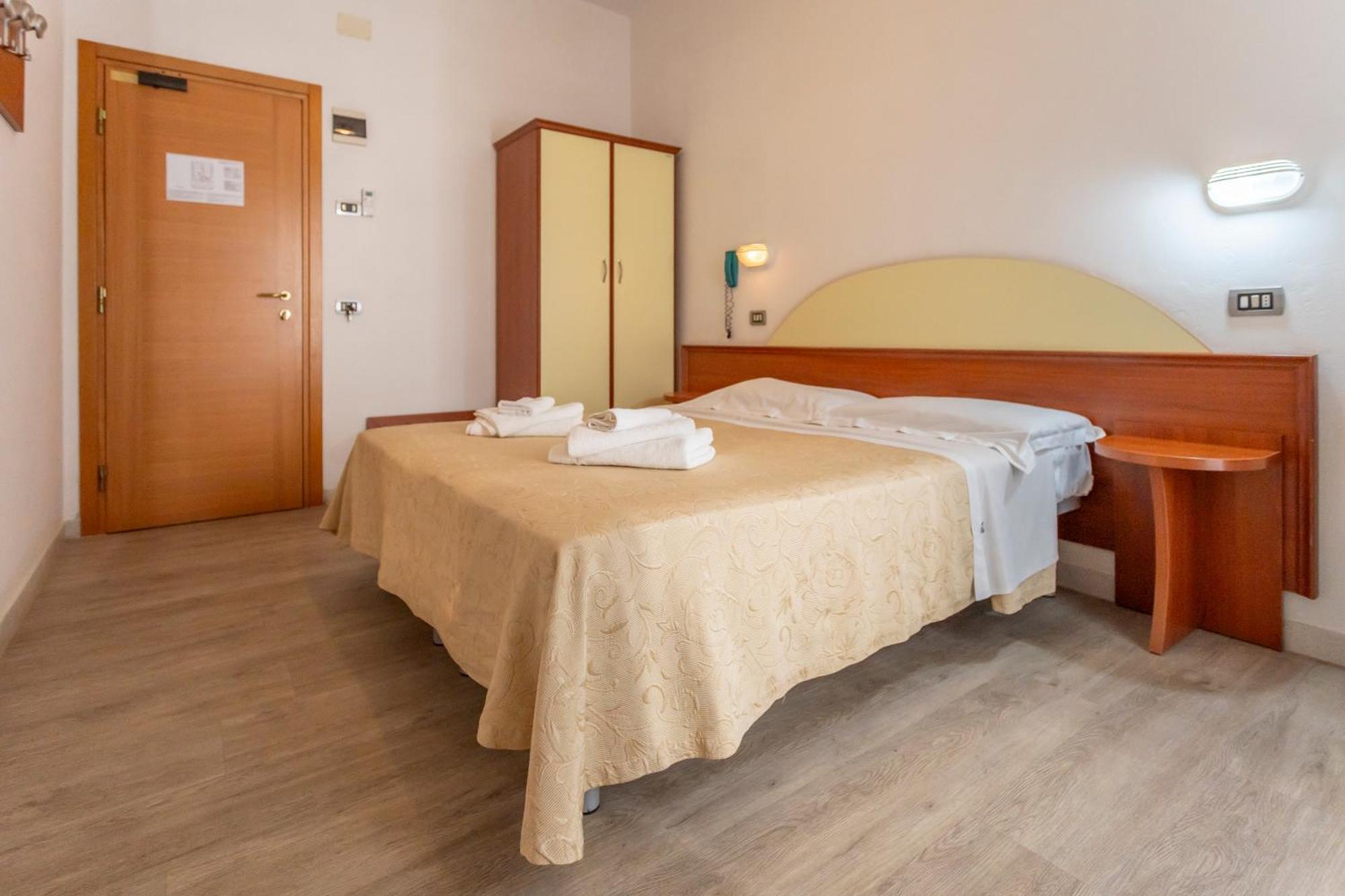 Hotel Clipper Cattolica Exterior foto